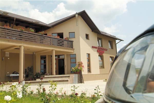 فندق Casa Rubin جورا هومورولوي المظهر الخارجي الصورة